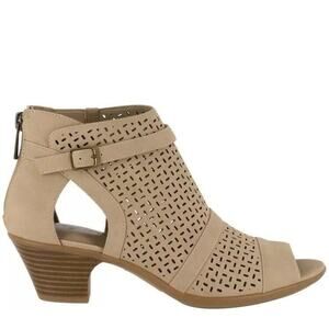 Women’s Easy Street Cardigan Sandle In Sand - Size 7.5